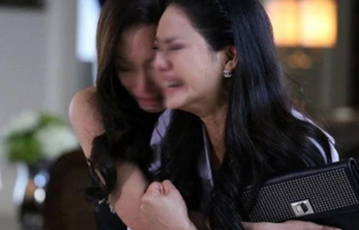 Nửa đêm thấy hành động lạ của chị dâu ở phòng tắm, tôi tái mặt sợ hãi, vội vã gọi điện cho anh trai