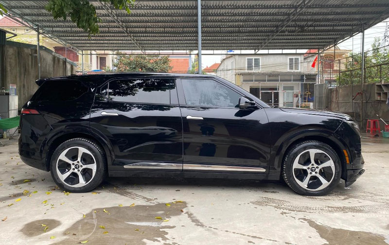 Xe điện VinFast VF 9 'lướt' rớt giá ngang ngửa một chiếc Honda BR-V chỉ sau 1 năm lăn bánh