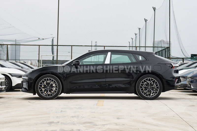 Xe hơi đẹp mê ly công suất 789 mã lực, giá hơn 877 triệu đồng, khách hàng thi nhau ‘chốt đơn’