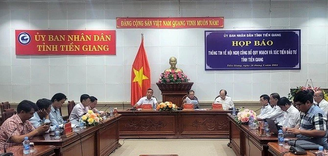 UBND tỉnh Tiền Giang tổ chức họp báo thông tin về hội nghị công bố quy hoạch và xúc tiến đầu tư tỉnh.