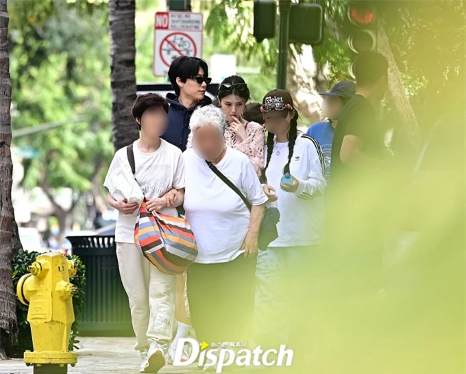 Hình ảnh Ryu Jun Yeol và Han So Hee hẹn hò ở Hawaii bị Dispatch ghi lại