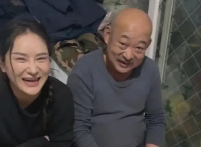 Dẫn bạn trai đang nợ nần chồng chất về ra mắt, hành động của bố khiến cô gái rơi nước mắt