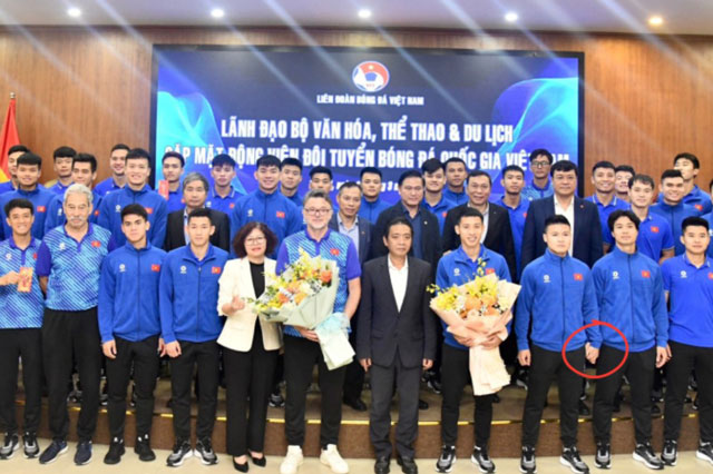 Không phải Chu Thanh Huyền, đây mới là người được Quang Hải nắm tay trước ngày đi thi đấu cùng đội tuyển Việt Nam