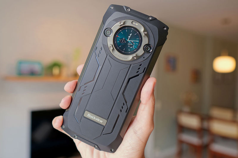 Smartphone ‘nồi đồng cối đá’, 2 màn hình, RAM 12 GB, pin 15.080 mAh, giá 5,65 triệu đồng 