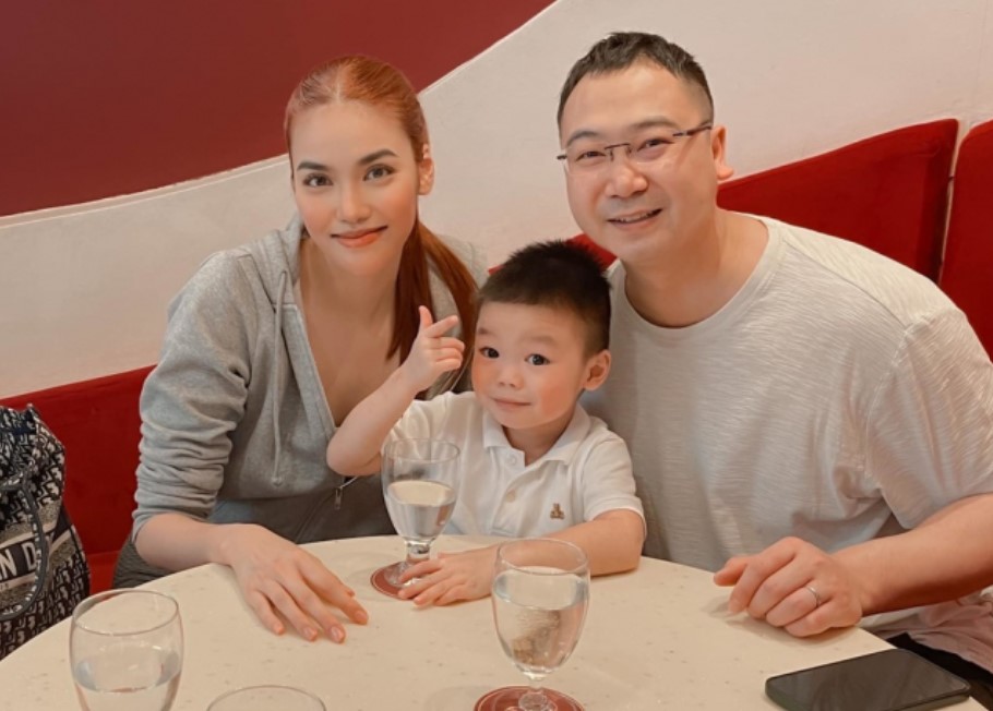 Hoa khôi Áo dài lấy chồng doanh nhân, ở biệt thự dát vàng: Con trai 3 tuổi mới lộ mặt, được mẹ dạy cực khéo