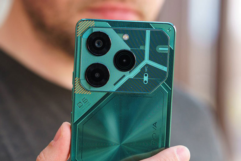 Trên tay smartphone chống nước, RAM 12 GB, sạc 70W, giá ‘hạt dẻ’