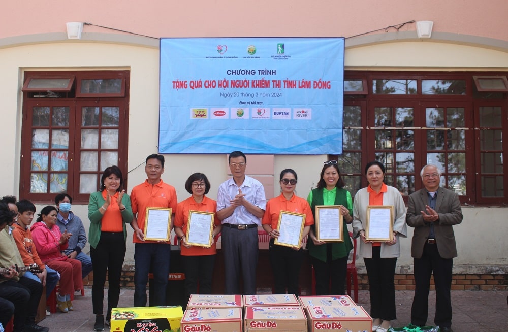 Quỹ doanh nhân vì cộng đồng trao yêu thương nhân ngày Quốc tế hạnh phúc