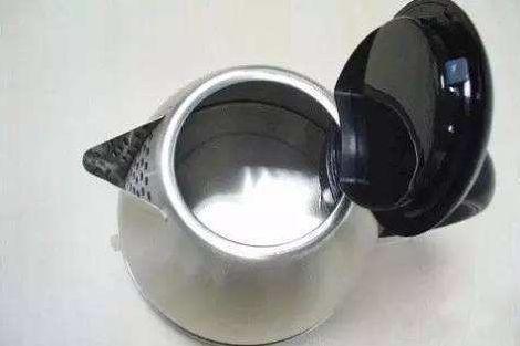 Đun nước bằng ấm điện không qua hai bước này, không khác nào 'uống chất độc vào người'
