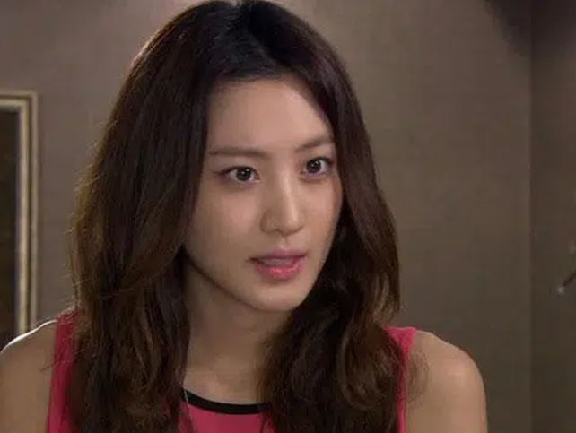 Tôi thật sự không hiểu nổi con người bạn gái nữa, về quê bạn trai chơi mà đưa theo cả người giúp việc