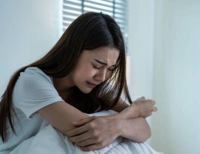 Đêm tân hôn, chồng nói 1 câu lạnh lùng rồi đưa tờ đơn ly hôn cho tôi ký