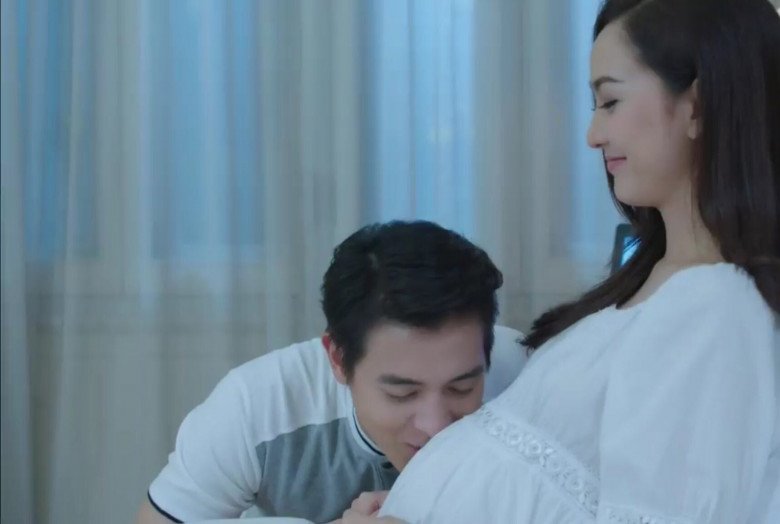 Giận chồng nên chiến tranh lạnh, tôi đang tắm anh đẩy cửa bảo: Để anh gội đầu cho vợ bầu!