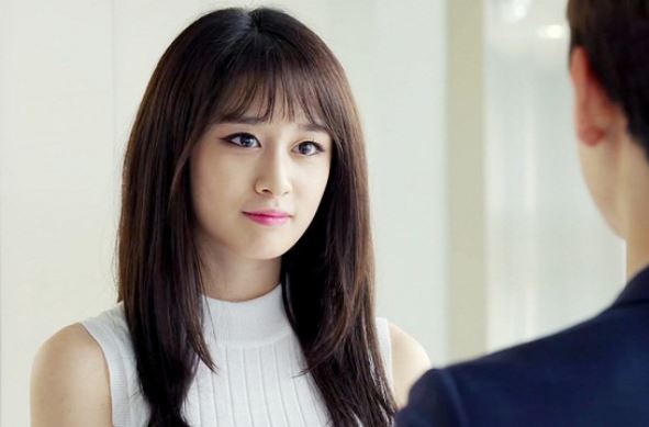 Chẳng muốn giấu giếm chuyện mình có thai nữa nên nói ngay cho người yêu cũ biết, anh ta nghe xong thì tái mặt, hốt hoảng đến bệnh viện ngay