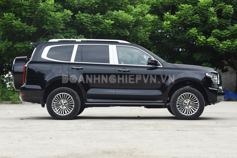 ‘Kẻ hạ sát’ Toyota Land Cruiser ra mắt với công suất 402 mã lực, tiêu thụ 2,06 lít xăng/100 km, giá gần 1,1 tỷ đồng