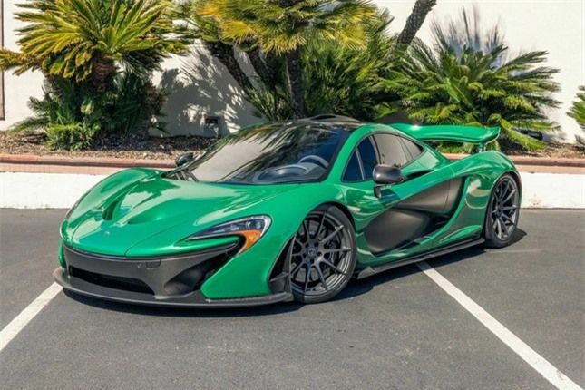 Pin của siêu xe McLaren P1 mua được một chiếc Porsche 911 ảnh 1