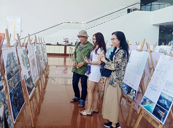 Trưng bày 12 phương án dự thi quy hoạch kiến trúc Quảng trường Trung tâm Hành chính TP Đà Nẵng.