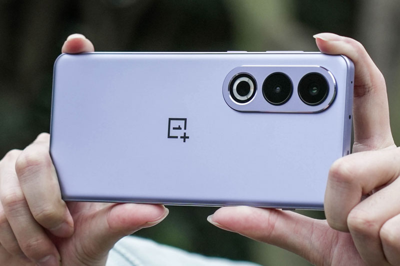 Smartphone cấu hình ‘khủng’, chống nước, sạc 100W, giá 6,53 triệu đồng