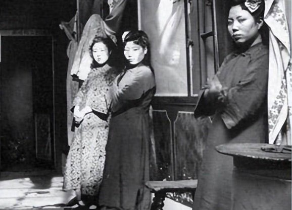 Chiêm ngưỡng loạt ảnh xưa thời nhà Thanh: Hé lộ một góc đường phố Bắc Kinh, người phụ nữ Tô Châu gây chú ý