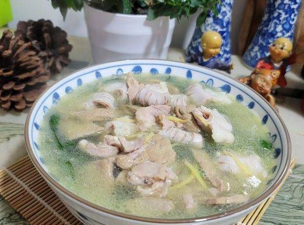 Loại lá xưa rụng thối gốc nay dân thành phố tranh nhau mua, đem nấu canh lòng lợn siêu ngon