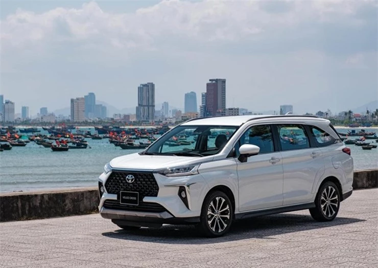 Bảng giá xe Toyota Veloz Cross lăn bánh đầu tháng 3/2024: ‘Rẻ như bèo’, đại chiến Mitsubishi Xpander ảnh 3