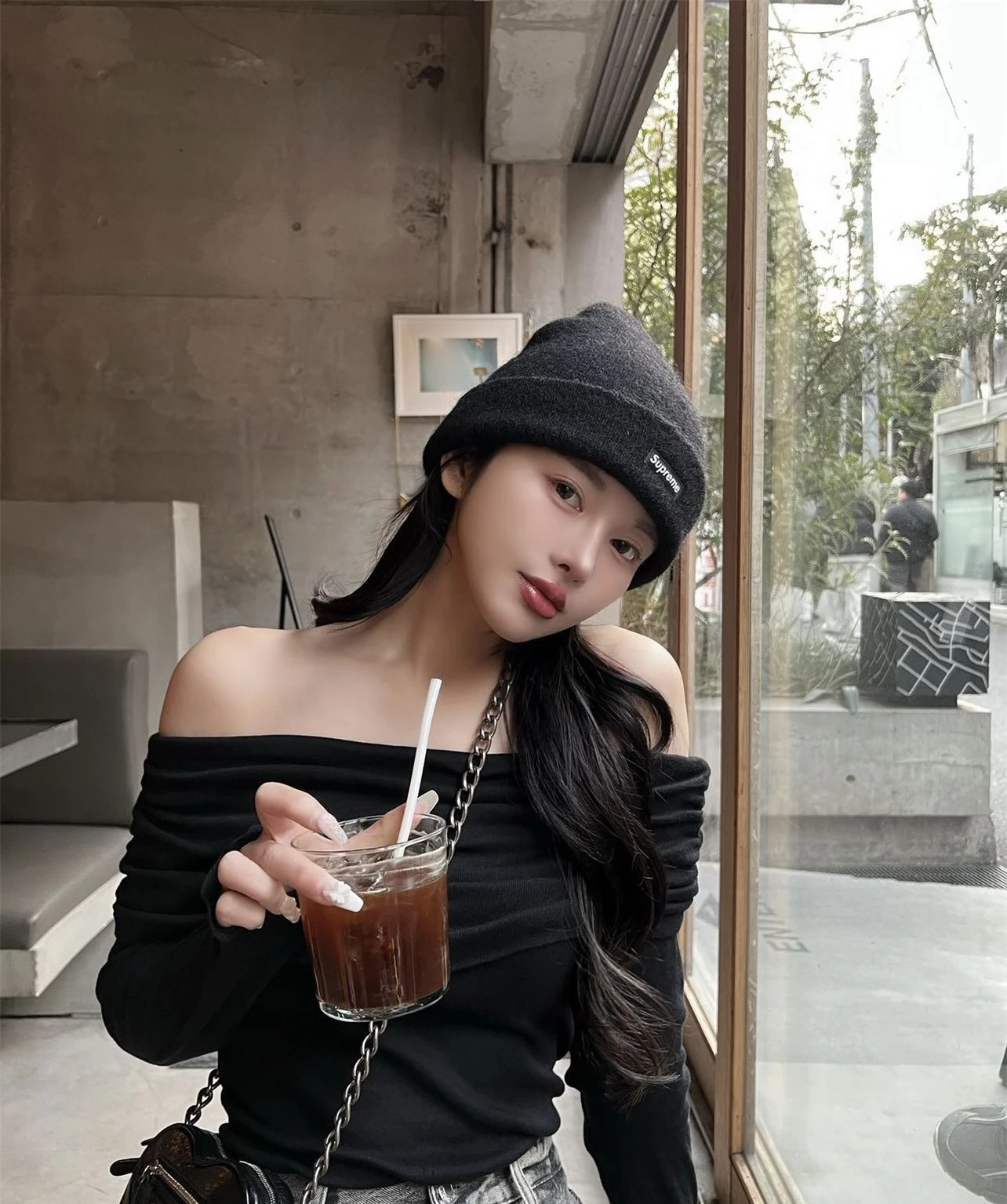 Hot girl Nhật gây sốt với visual như idol Kpop, gu ăn mặc cũng 