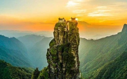 Chùa cổ tọa lạc trên đỉnh núi 2.500 mét ở Trung Quốc, được ví như tiên cảnh hạ giới