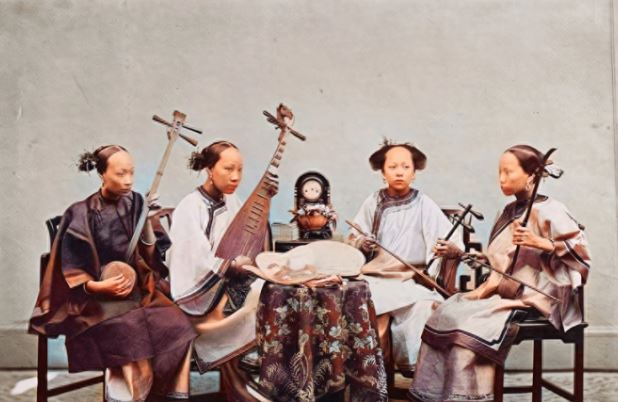 Bộ ảnh phản ánh xã hội cuối Thanh triều: Từ Hi Thái hậu có hành động đặc biệt, cuộc sống ngoài thành có khác trên phim?