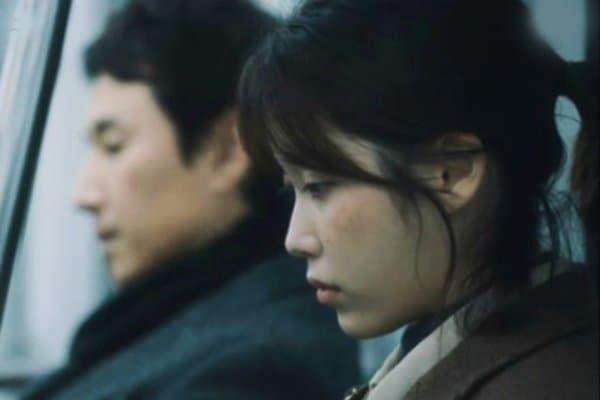 Đêm hôm cưới, tôi thú nhận đang nợ 100 triệu và cần số tiền mừng cưới để trả nợ, nào ngờ chồng đưa ra một thứ còn choáng váng hơn