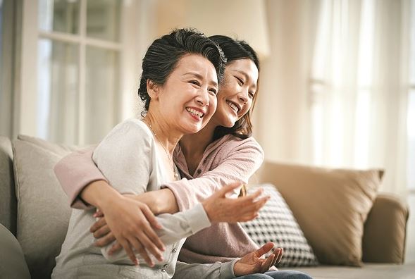 Lời xin lỗi dâu nghèo của mẹ chồng hà khắc