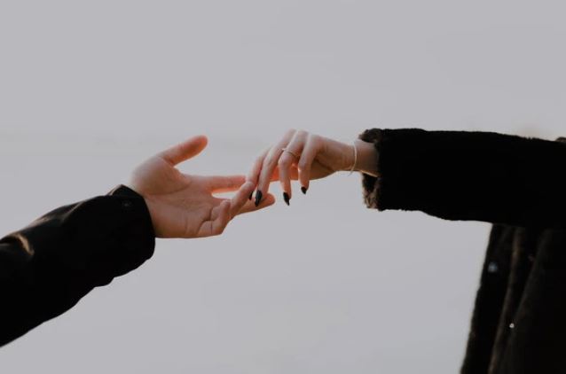 Phụ nữ ngốc nhìn mặt, phụ nữ không thông minh nhìn túi tiền, phụ nữ trí tuệ nhìn 4 điểm