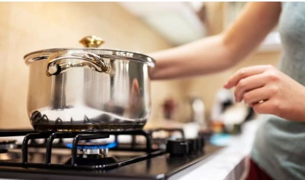 Nồi vừa rửa sạch không nên đặt trực tiếp lên bếp ga, lý do khiến ai nấy cũng phải ngỡ ngàng, rất thực tế!