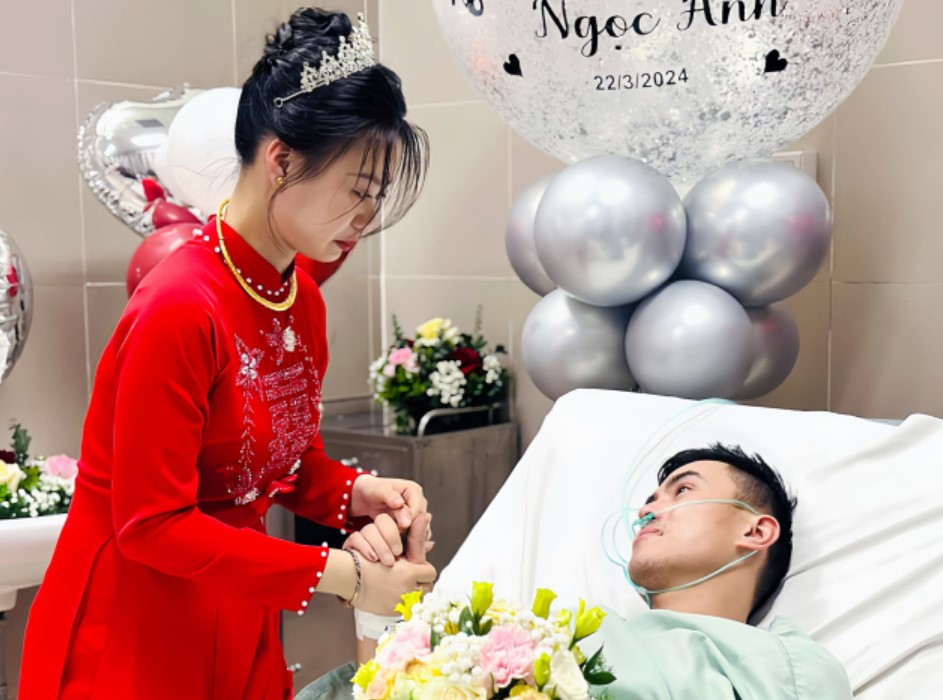 Đám cưới hot ở Lạng Sơn: Cô dâu trao nhẫn cho chú rể ngay trên giường bệnh