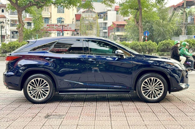 
Lexus RX 300 lăn bánh 3 năm mất giá ngang một chiếc Hyundai Creta