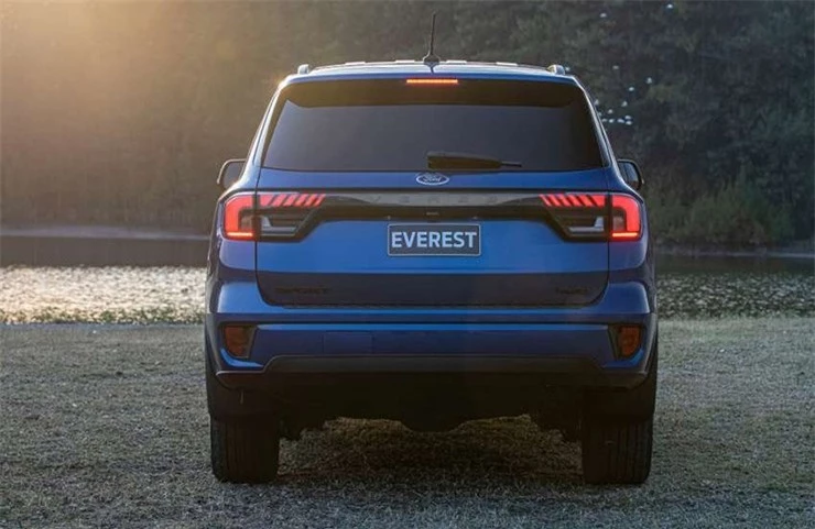 Bảng giá xe Ford Everest lăn bánh tháng 3/2024 cực hời kèm ưu đãi khủng, đấu Santa Fe và Fortuner ảnh 5