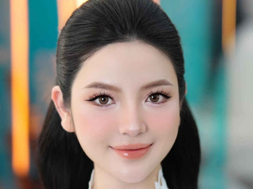 Quang Hải vắng nhà, Chu Thanh Huyền hết khoe ảnh bikini gợi cảm lại trang điểm như búp bê, sẵn sàng làm cô dâu