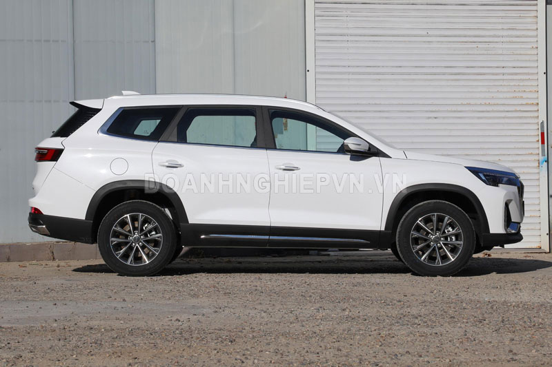 SUV 7 chỗ, động cơ tăng áp, giá hơn 400 triệu đồng