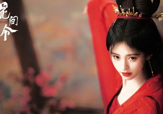 Vẻ đẹp cuốn hút của 'mỹ nữ 4.000 năm có một'