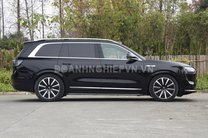 SUV dài hơn 5,2 mét, công suất 496 mã lực, siêu tiết kiệm xăng, đắt khách khó tin