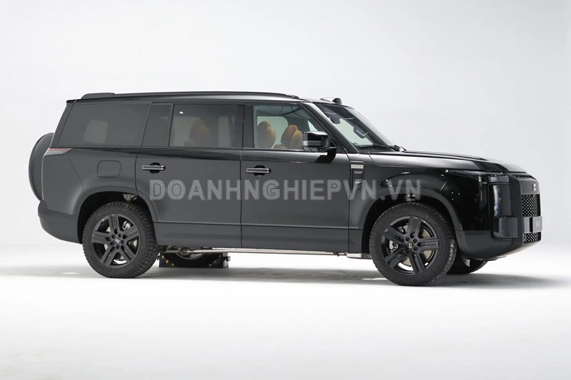 SUV địa hình dài hơn 5 mét, công suất 476 mã lực, tiêu thụ 2,67 lít xăng/100 km, giá hơn 1,1 tỷ đồng