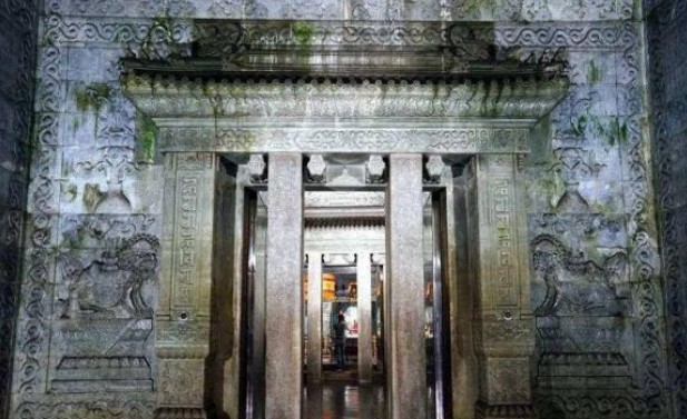 Bí ẩn trong lăng mộ Càn Long, quan tài nặng hàng tấn có thể tự 'di chuyển'