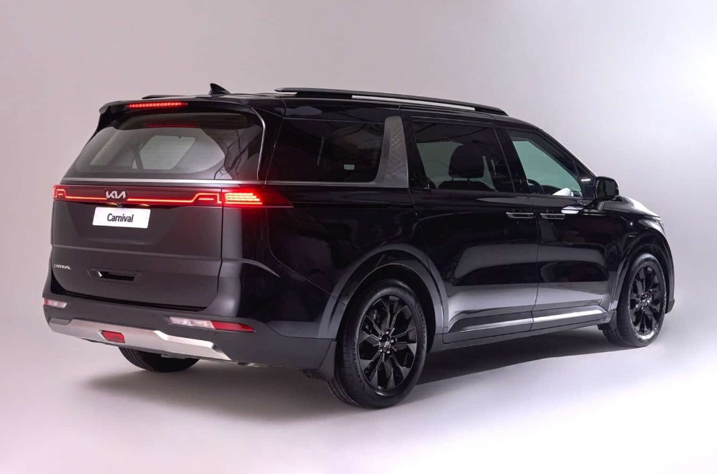 Kia Carnival 2024 được bổ sung thêm phiên bản cao cấp mới, giá gần 1,3 tỷ đồng