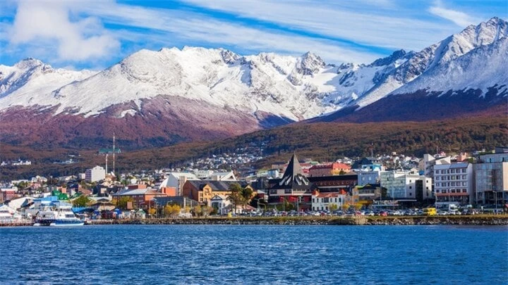 Nằm tại điểm cực nam Argentina, Ushuaia cũng là thành phố gần với Nam Cực nhất (Ảnh: Wallpaper)