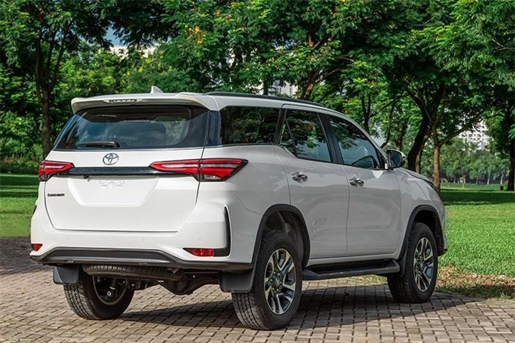 Giá lăn bánh Toyota Fortuner cuối tháng 2/2024 rẻ khó đỡ, gạt giò Ford Everest và Hyundai Santa Fe ảnh 4