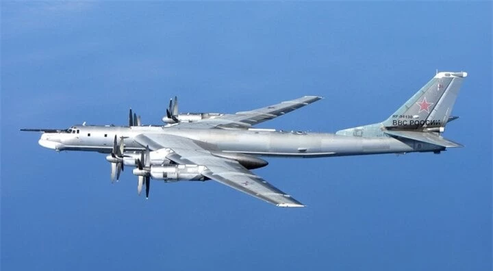 Máy bay ném bom chiến lược Tu-95 của Nga.