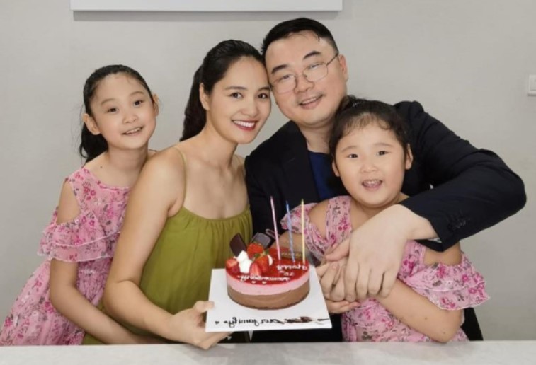 M&#x1EF9; nh&#xE2;n Vi&#x1EC7;t l&#xE0; Hoa h&#x1EAD;u &#x111;&#x1EB9;p nh&#x1EA5;t ch&#xE2;u &#xC1; gi&#x1EDD; s&#x1ED1;ng c&#x1EF1;c k&#xED;n ti&#x1EBF;ng: B&#x1EAD;t m&#xED; 1 &#x111;&#x1ECB;a &#x111;i&#x1EC3;m quan tr&#x1ECD;ng &#x111;&#x1EC3; d&#x1EA1;y con &#x111;&#x1B0;&#x1EE3;c khen lia l&#x1ECB;a