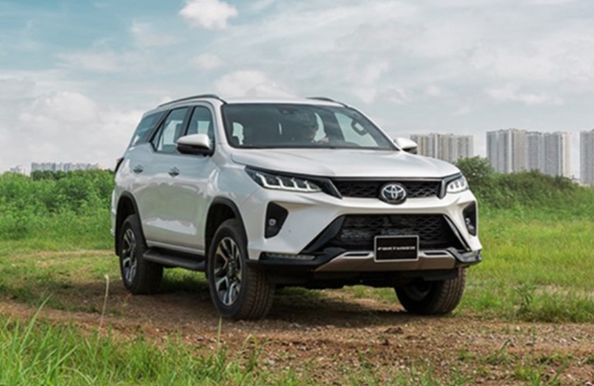 Giá lăn bánh Toyota Fortuner 3/2024 rẻ khó đỡ, 'gạt giò' Ford Everest và Hyundai Santa Fe