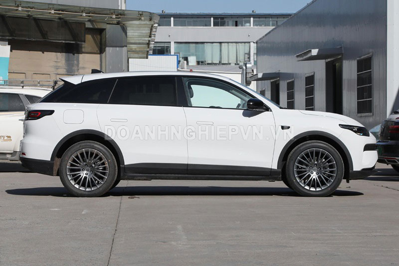 Xe gầm cao công suất 544 mã lực, tiêu thụ 2,09 lít xăng/100 km, giá rẻ bất ngờ