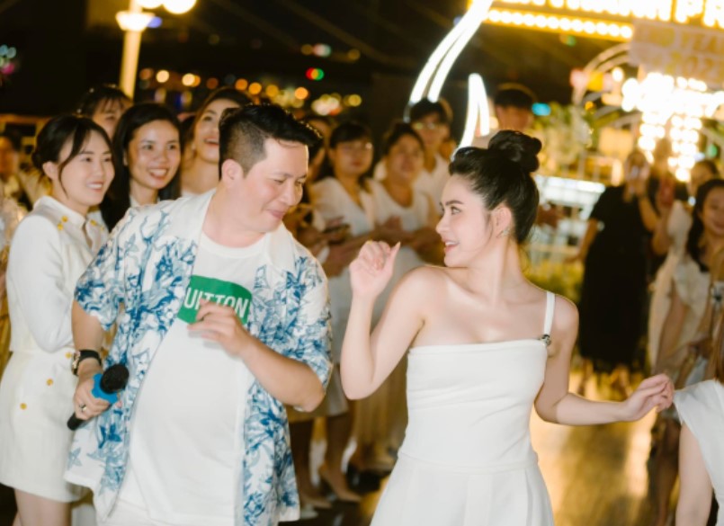 Yêu đại gia bất động sản TP Hồ Chí Minh, cô nhân viên lễ tân thành "phú bà": “Khế ước hôn nhân" dẹp tin đồn ngoại tình