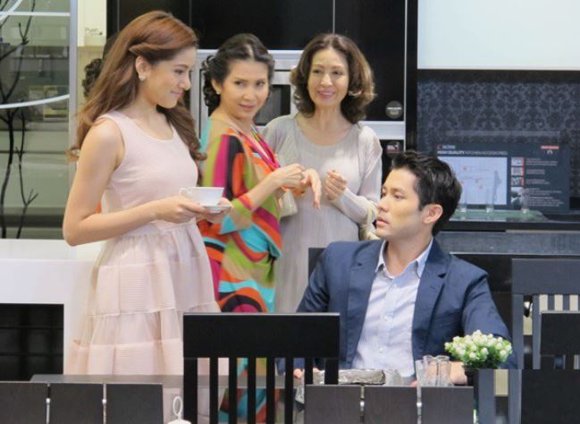 Tôi đã dặn người yêu về cách ăn mặc nhưng cô ấy lờ đi, chẳng quan tâm khiến gia đình tôi bực bội