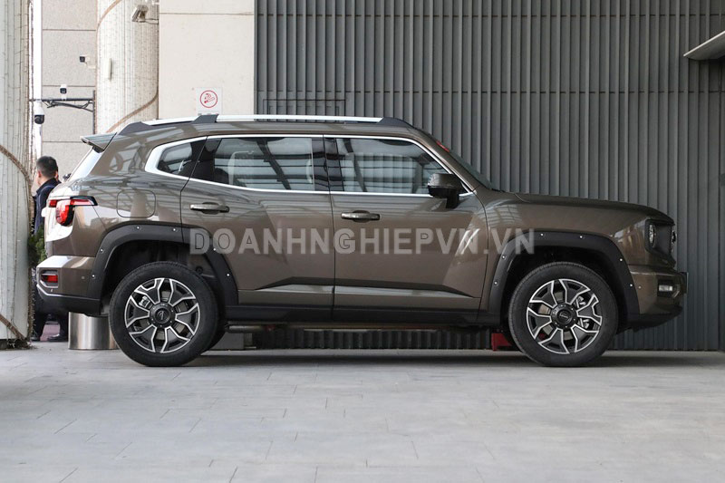 Hãng xe vừa vào Việt Nam giới thiệu SUV địa hình công suất 378 mã lực, tiêu thụ 1,83 lít xăng/100 km, giá gần 590 triệu đồng