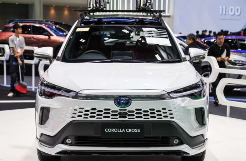 Cận cảnh hình ảnh 'bằng xương, bằng thịt' của Toyota Corolla Cross 2024 sắp về Việt Nam